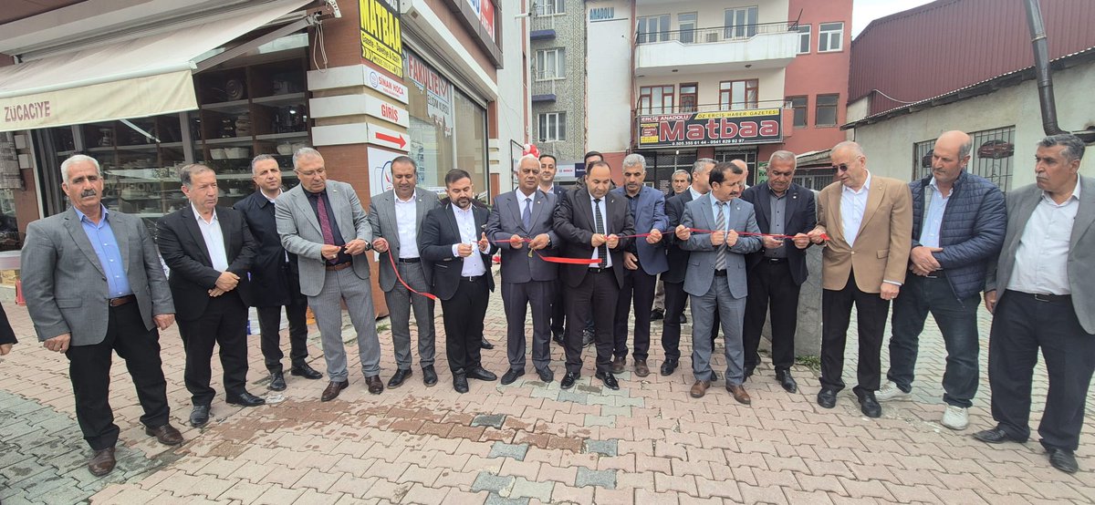Ercistso's tweet photo. Şehitler Caddesi No:22/1 adresinde faaliyete başlayan Sinan ÖZEL 'e ait Sinan Hoca Kişisel Gelişim Kursu Ünvanlı işyerinin açılışını gerçekleştirdik. İşyerinin ÖZEL ailesi ve ilçemize hayırlı olmasını temenni eder bol kazançlar dileriz. https://t.co/SDjRWA31S5