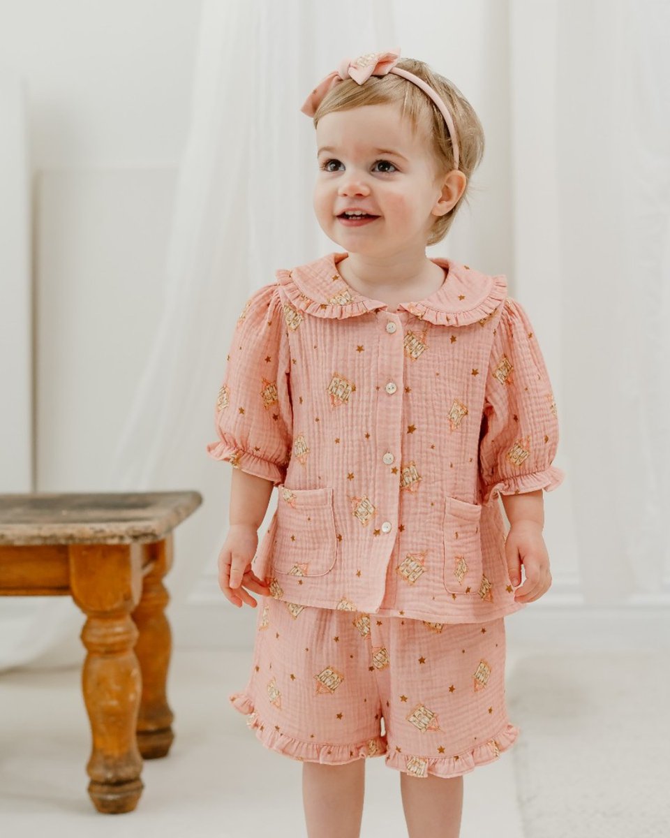 Happyology's tweet photo. A little bit fairground, a little bit fairytale 🎠 💕 The Valencia Top in Magic Carousel Pink — super-soft Japanese double gauze cotton, made for twirling. https://t.co/cfjjpqALS3