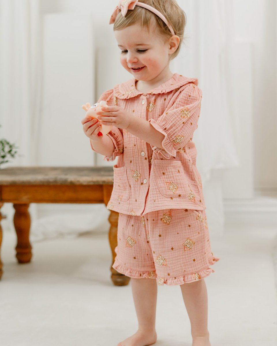 Happyology's tweet photo. A little bit fairground, a little bit fairytale 🎠 💕 The Valencia Top in Magic Carousel Pink — super-soft Japanese double gauze cotton, made for twirling. https://t.co/cfjjpqALS3