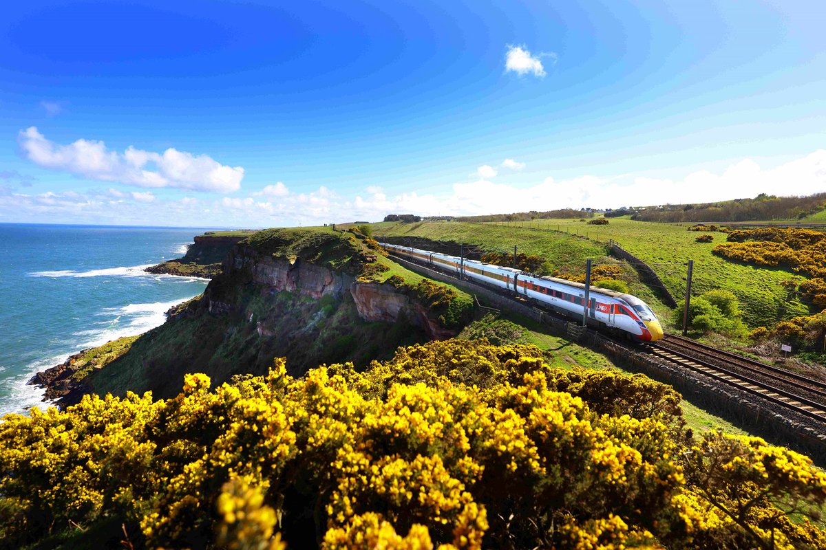 EuropeanRailTT's tweet photo. 🚄 LNER’s famous Flying Scotsman services have returned to their historic mid-morning departures between Edinburgh and London for the first time in years.

https://t.co/rLY9h0q7Z7

Image courtesy of LNER. https://t.co/UZjTOWaU4y