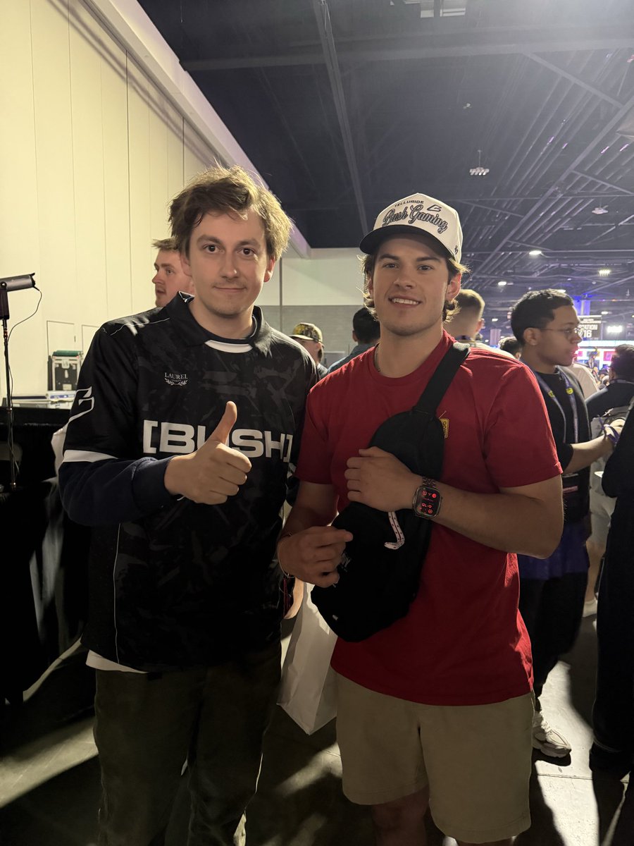 Drakuoo's tweet photo. Major III @ Dreamhack ATL was an absolute pleasure to meet the Bush boys. 🌳🪒

@TheMikeyWhite @lilsasquatch66 @ConnorMook_ @NickyNumbers194 @Jerrythekid21 @Temp #unshaven https://t.co/ywBKTyHbpV