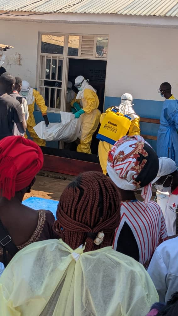 KivuMorningPost's tweet photo. #RDC #Ituri : un décès suspect présentant des symptômes liés au virus Ebola a été enregistré ce lundi 18 mai 2026 à l’hôpital Les Mérites, dans la ville de #Bunia. La province de l’Ituri est considérée aujourd’hui comme l’épicentre de l’épidémie d’Ebola. Selon des sources médicales, la victime présentait plusieurs signes compatibles avec cette maladie à virus Ebola avant son décès.