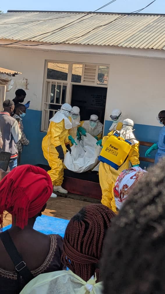 KivuMorningPost's tweet photo. #RDC #Ituri : un décès suspect présentant des symptômes liés au virus Ebola a été enregistré ce lundi 18 mai 2026 à l’hôpital Les Mérites, dans la ville de #Bunia. La province de l’Ituri est considérée aujourd’hui comme l’épicentre de l’épidémie d’Ebola. Selon des sources médicales, la victime présentait plusieurs signes compatibles avec cette maladie à virus Ebola avant son décès.