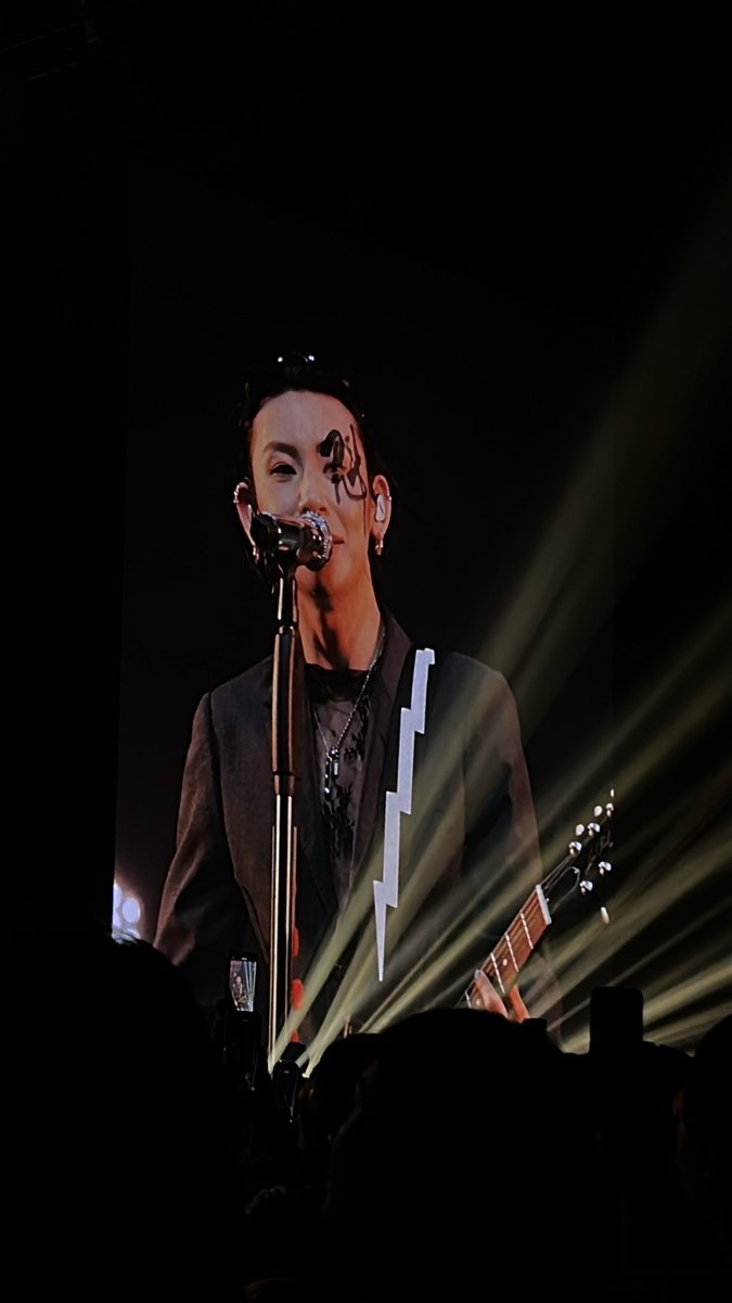 kyiraa__'s tweet photo. 鬼鬼，恭喜你第一海外演唱会！好帅🔥🔥 https://t.co/395fAxxNVO