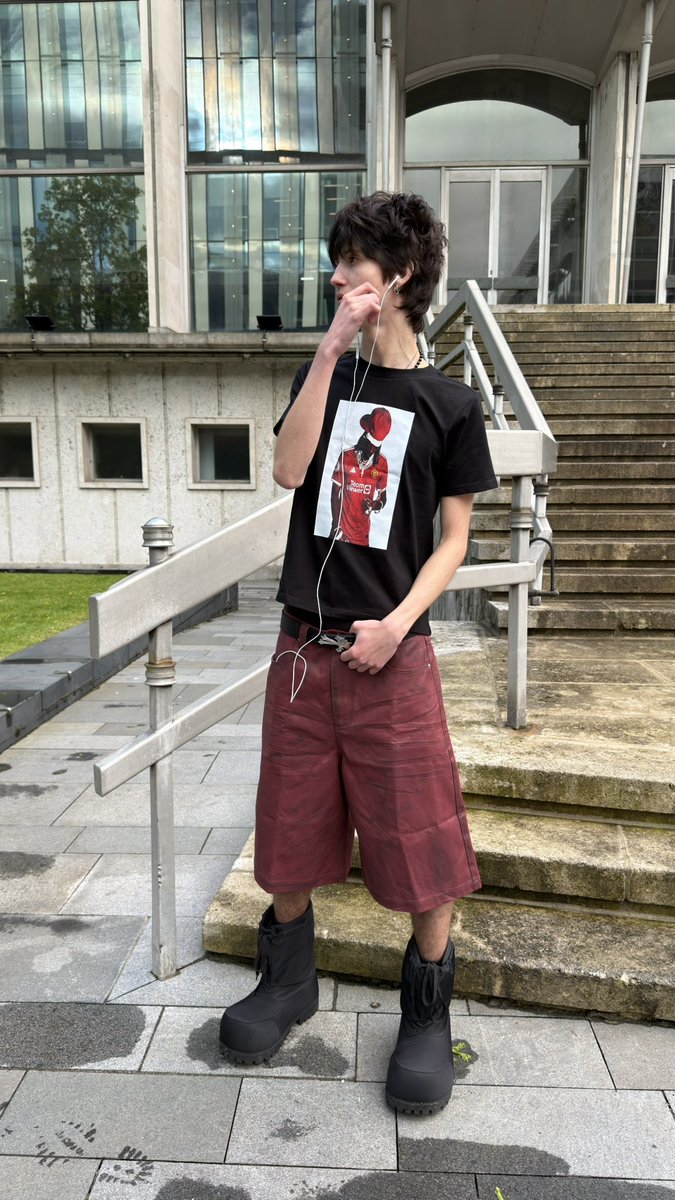 sydneymendes_'s tweet photo. jorts finally done properly . https://t.co/aDfJzJRLmD