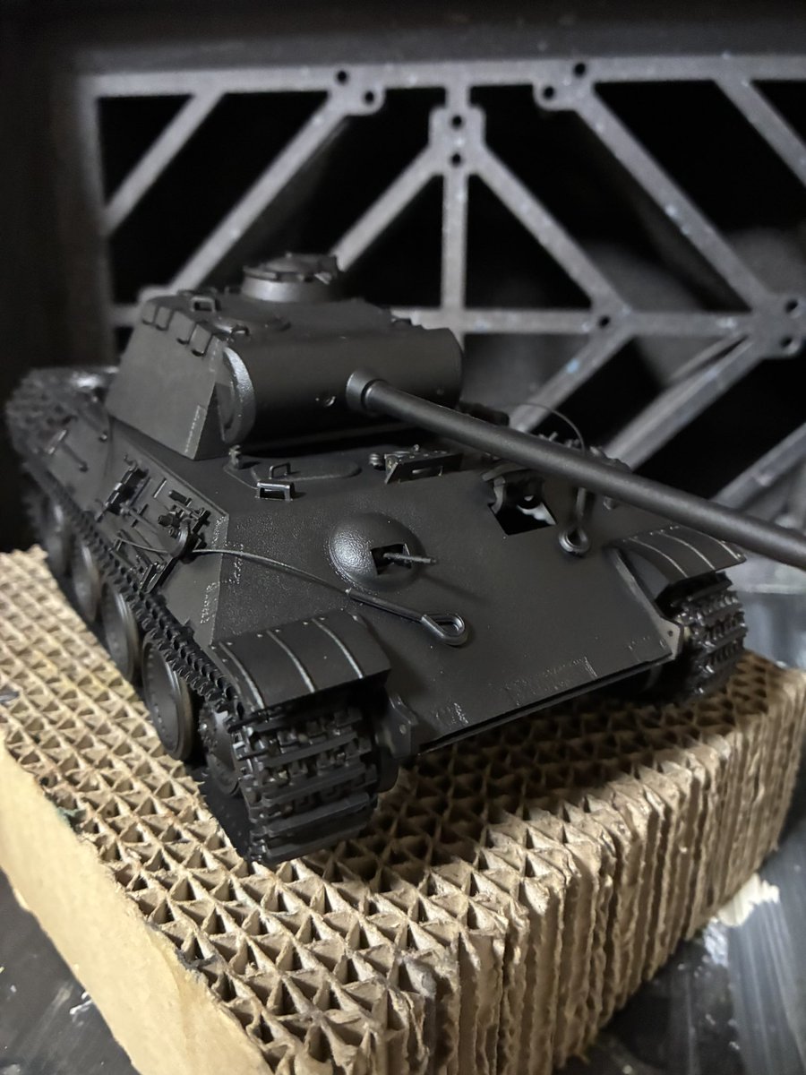 193Pcx's tweet photo. 1,500円のやっすいキットだって、ちゃんと作りゃあそれなりになる。多分😛

 #scalemodel #模型 #プラモデル #プラモ
 #modelbuilding #ミリタリーミニチュア
 #TAMIYA #AFV #タミヤ #スケールモデル
 #HistScalemodels
#戦車
#パンター https://t.co/V5ueHctZ4m