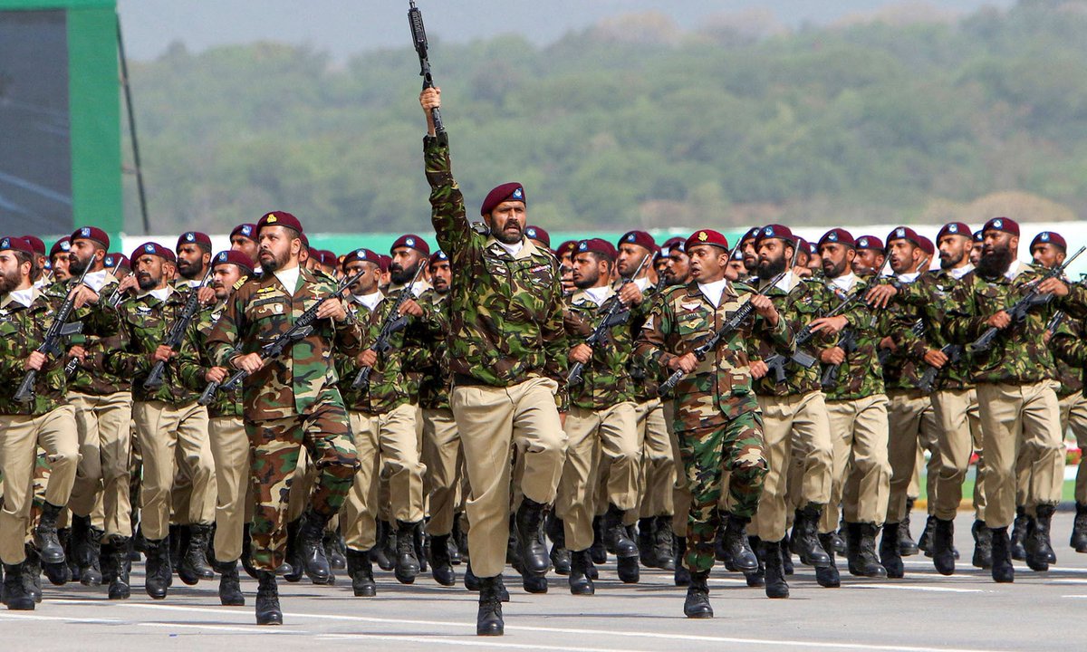 _GlobeObserver's tweet photo. 🚨 Exclusive: Pakistan sends jets, thousands of troops to Saudi Arabia. https://t.co/D4jPmapyZf