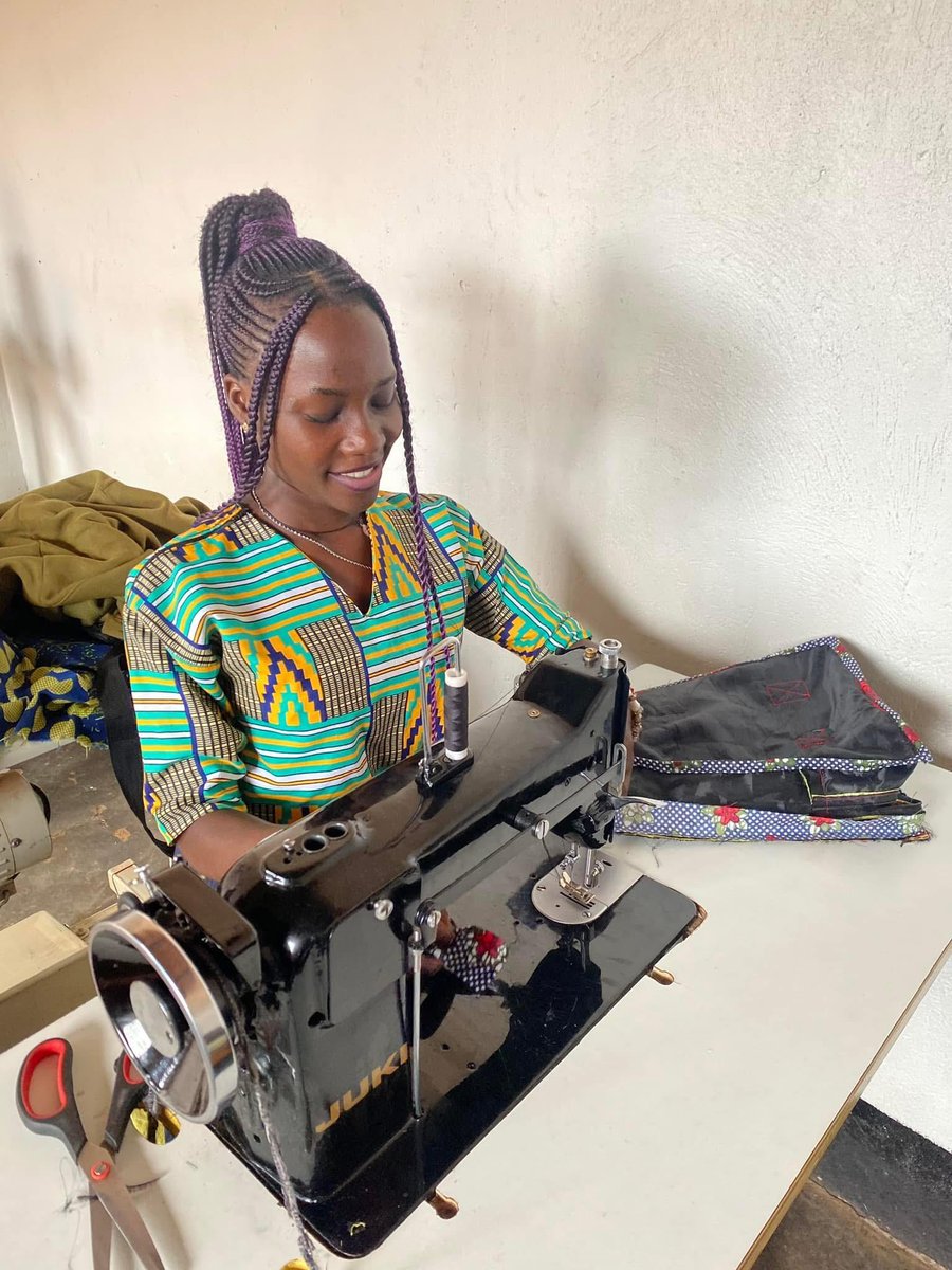 IntegrationFor's tweet photo. 𝐖𝐨𝐦𝐞𝐧 𝐇𝐚𝐯𝐞 𝐀 𝐕𝐨𝐢𝐜𝐞. 

Through bold African prints &amp; exceptional craftsmanship, these women are making theirs heard with pride, creativity &amp; purpose.

Every stitch tells a story of resilience, determination &amp; the courage to build a brighter future. 
#WomenHaveAVoice https://t.co/8K9tvG16tV