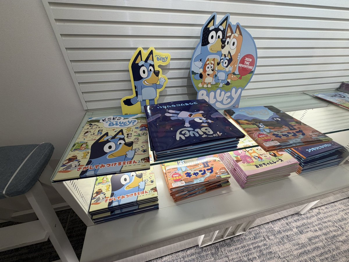 Bingosadventure's tweet photo. I found Nick's（@N1ckBee5）Bluey book in the bookstore too! They had both the Japanese and English versions! so beautiful📖✨ https://t.co/3nBw7Tcg0G