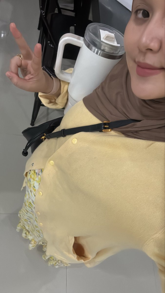 ermulydaa's tweet photo. Ada yang happyyy hbiss makan ice creammm😋😋 https://t.co/SVf8B8jbPI