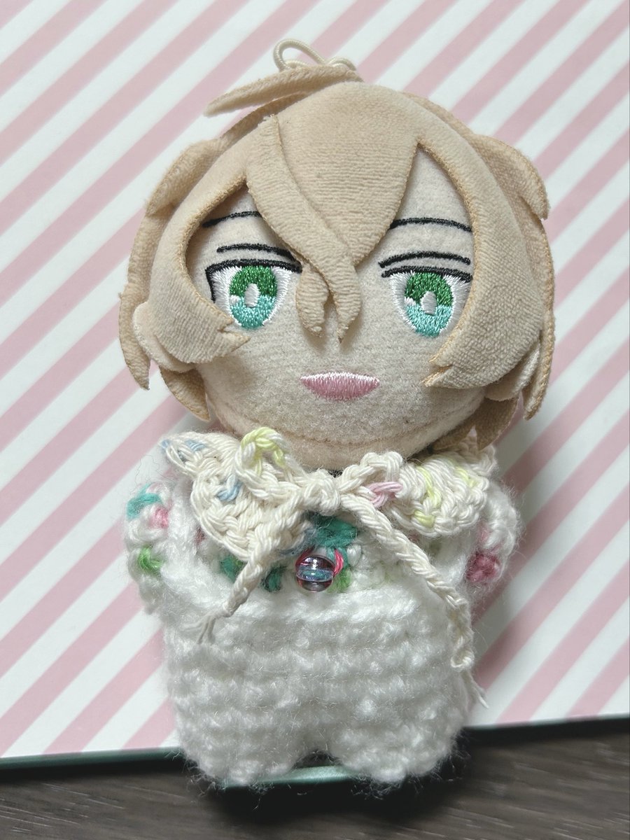 face_lucy's tweet photo. ゆる〜く、つけ襟プレゼント企画します〜！
つけ襟、大量に作ったのでもし欲しい方いましたら、フォロー後DMお願いします。郵送で送ります。
着用イメージは2、3、4枚目
カラーを黒か白かマルチで選んでいただく形です。5月中くらいまでやってます〜。 https://t.co/iqIzhU25N3