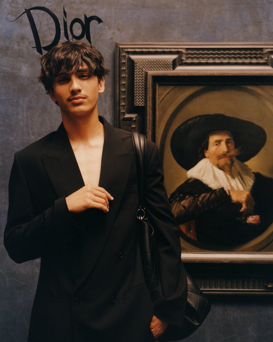 Dior's tweet photo. Dior Cruise 2027.

Models wear looks from the collection in the LACMA galleries where the artworks reflected some of Creative Director Jonathan Anderson’s enduring inspirations.
Hat created in collaboration with milliner Philip Treacy.

https://t.co/jzfu3q6DGq

#DiorCruise https://t.co/wu64qhL894