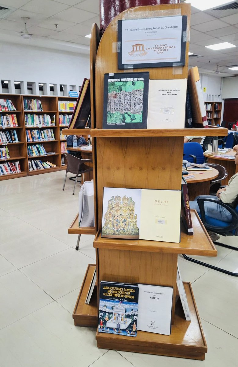 neeza_singh's tweet photo. Book Display organised on the occasion of International Museum Day today #InternationalMuseumDay https://t.co/dObfXGFAPH