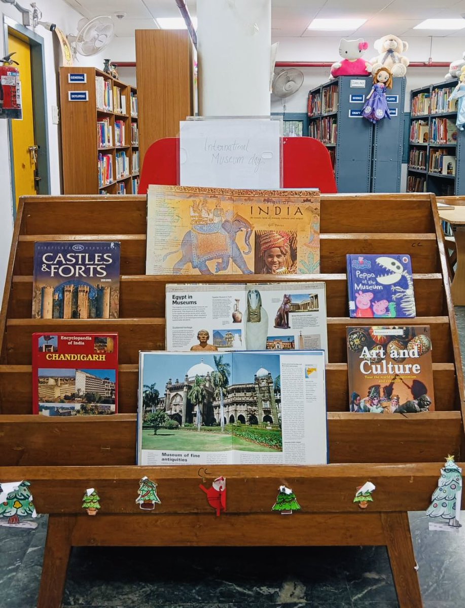 TSCSLibrary's tweet photo. Book Display organised on the occasion of International Museum Day today #InternationalMuseumDay  @RrrlfKolkata https://t.co/Uop1xUQ2LU