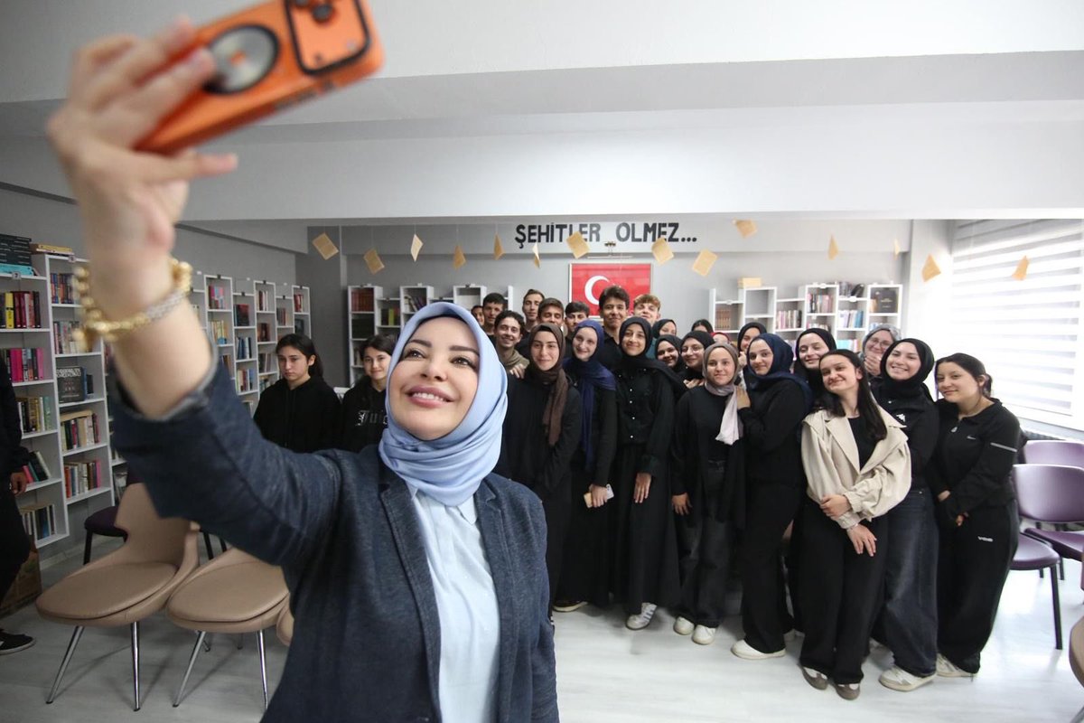cigdemerdogantr's tweet photo. Kaynarca Şehit Mansur Cansız Anadolu İmam Hatip Lisesi öğrencileri ile bir araya gelerek “Maarifin Kalbinde Gençlik” konulu söyleşimizi gerçekleştirdik.

Gençlerimize tecrübelerimizi aktardığımız, onların fikirlerini ve hayata dair hedeflerini dinlediğimiz verimli bir buluşma oldu.

Türkiye Yüzyılı’nın inşasında söz sahibi olacak gençlerimizin azmi, donanımı, milli ve manevi değerlerine bağlı duruşu bizlere umut veriyor.

Kıymetli öğrencilerimize bizimle aynı heyecanı paylaştıkları için teşekkür ediyorum.