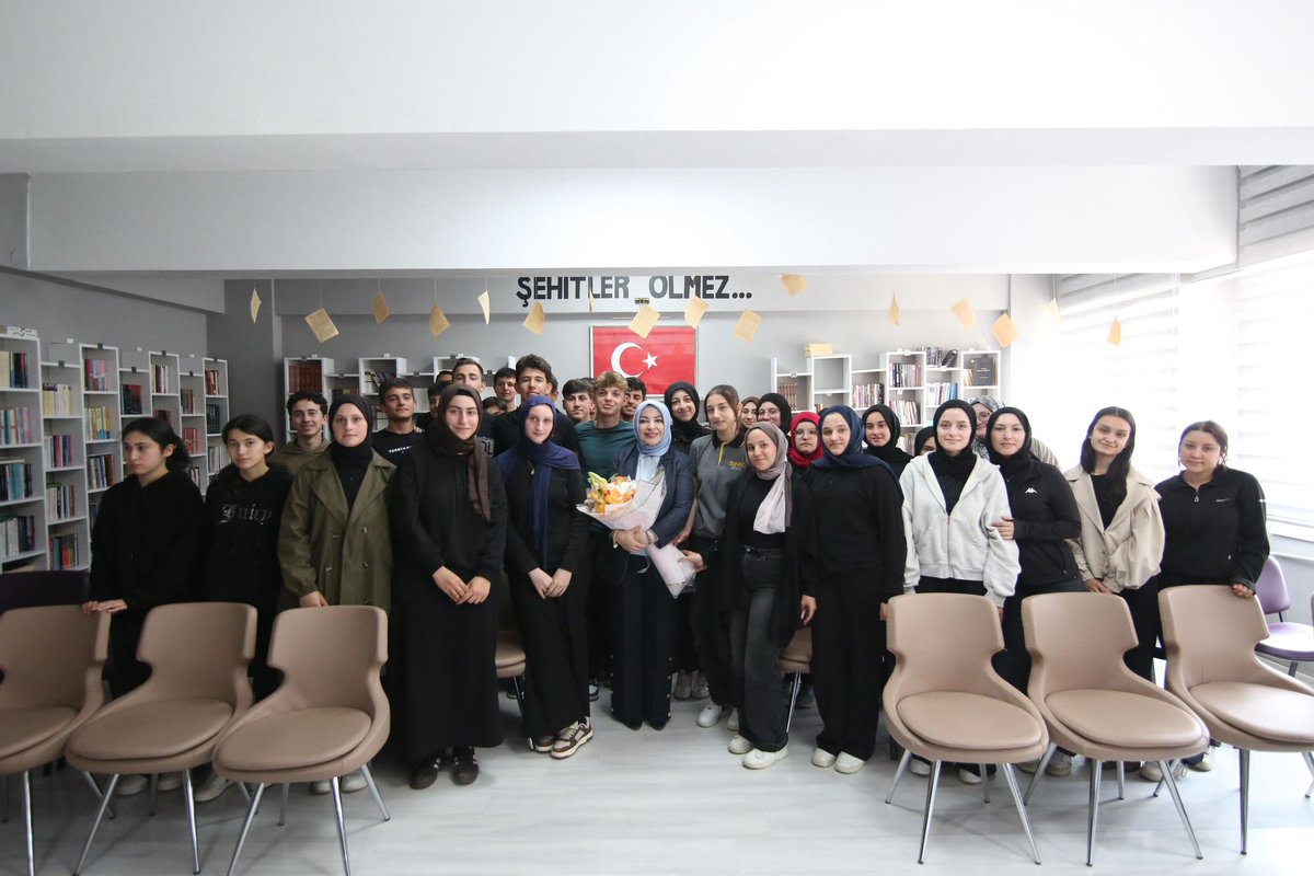 cigdemerdogantr's tweet photo. Kaynarca Şehit Mansur Cansız Anadolu İmam Hatip Lisesi öğrencileri ile bir araya gelerek “Maarifin Kalbinde Gençlik” konulu söyleşimizi gerçekleştirdik.

Gençlerimize tecrübelerimizi aktardığımız, onların fikirlerini ve hayata dair hedeflerini dinlediğimiz verimli bir buluşma oldu.

Türkiye Yüzyılı’nın inşasında söz sahibi olacak gençlerimizin azmi, donanımı, milli ve manevi değerlerine bağlı duruşu bizlere umut veriyor.

Kıymetli öğrencilerimize bizimle aynı heyecanı paylaştıkları için teşekkür ediyorum.