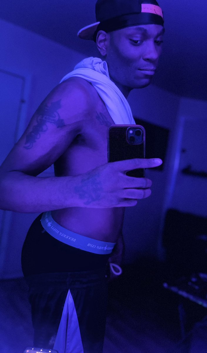 Princeatticus29's tweet photo. Bday in 4 days!😉
#chapter33 #bdayloading #geminiseason https://t.co/3z8K7rZj5Z
