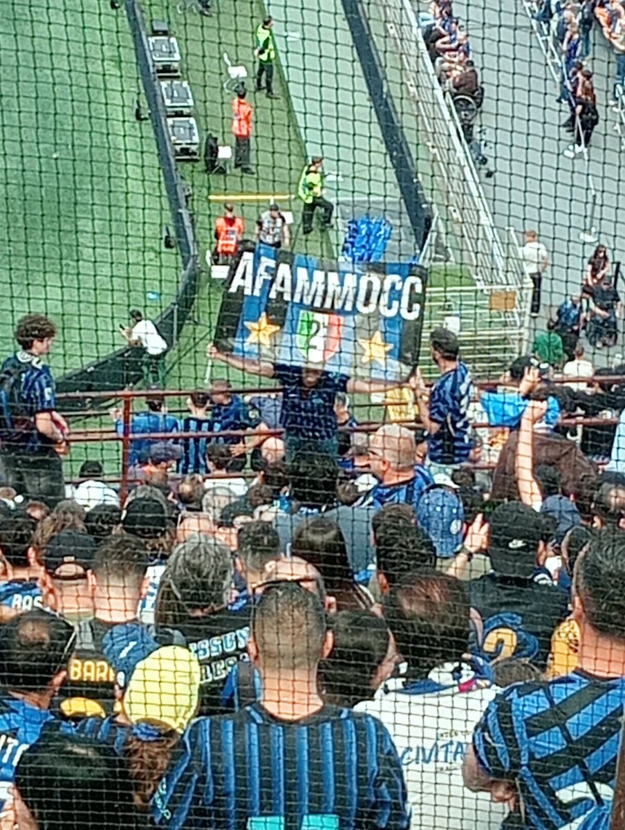 edos66's tweet photo. @VenomSSCN Lota..... ti rispondo quá visto che hai disattivato i commenti sul tuo post: la nostra è stata una manifestazione contro il furto degli arbitri dell'anno scorso. https://t.co/oDsdx0e3Nx