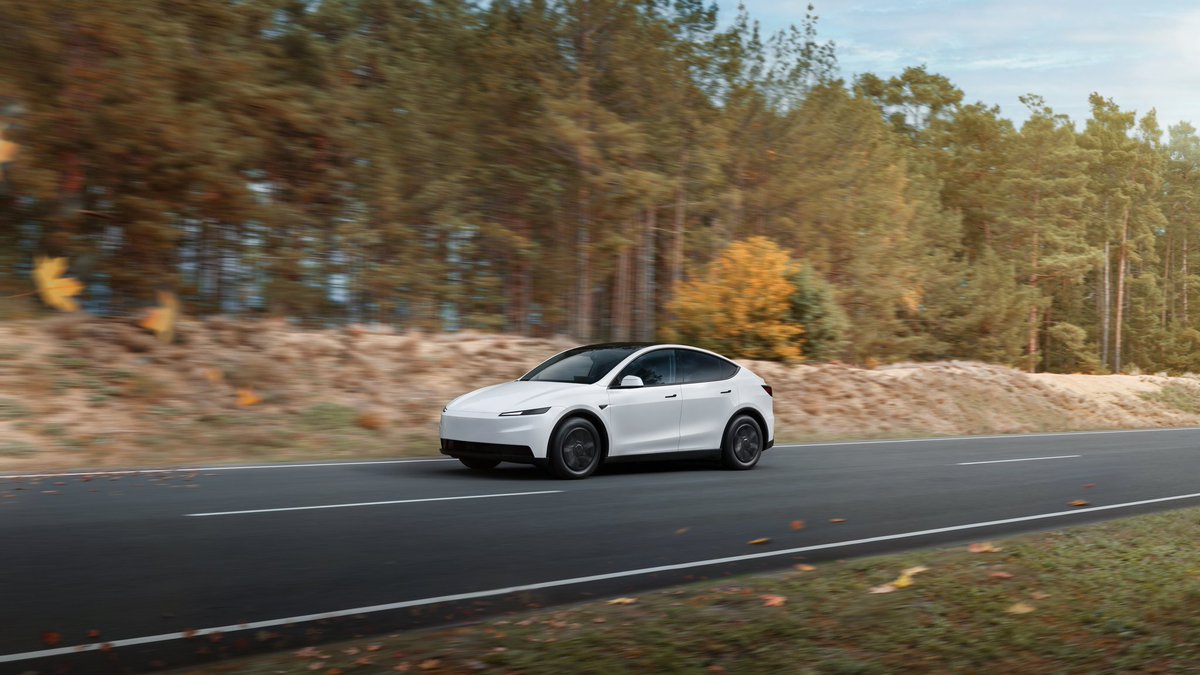 TeslaTracker tweet media