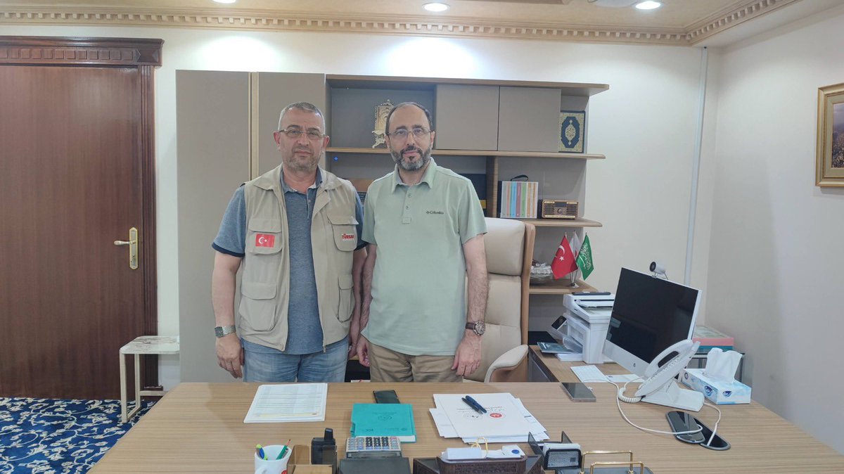 tursaborgtr's tweet photo. TÜRSAB Hac – Umre İhtisas Başkanımız M. Salih Kutluoğlu, Diyanet İşleri Başkanlığı Hac ve Umre Hizmetleri Genel Müdürü ve Hac İdare Merkezi Başkanı Hüseyin Demirhan’ı makamında ziyaret etti.

Hicri 1447 (2026) yılı Hac dönemi kapsamında faaliyete geçen Hac İdare Merkezi’nde gerçekleşen ziyarette, kutsal topraklardaki güncel Hac organizasyonuna ilişkin yürütülen çalışmalar ele alındı. Görüşmede, operasyonel süreçlerdeki yeni ve geçmiş uygulamalar hakkında sektörel bilgi ve görüş alışverişinde bulunulurken; yaklaşan Arafat günü öncesinde Hac ibadetinin tüm seyahat acentalarımız ve hacı adaylarımız için hayırlara vesile olması temennisini ve başarı dileklerini iletti.

Gösterdikleri nazik misafirperverlik ve yakın ilgilerinden dolayı Diyanet İşleri Başkanlığı Hac ve Umre Hizmetleri Genel Müdürü Sayın Hüseyin Demirhan’a teşekkür ederiz.
