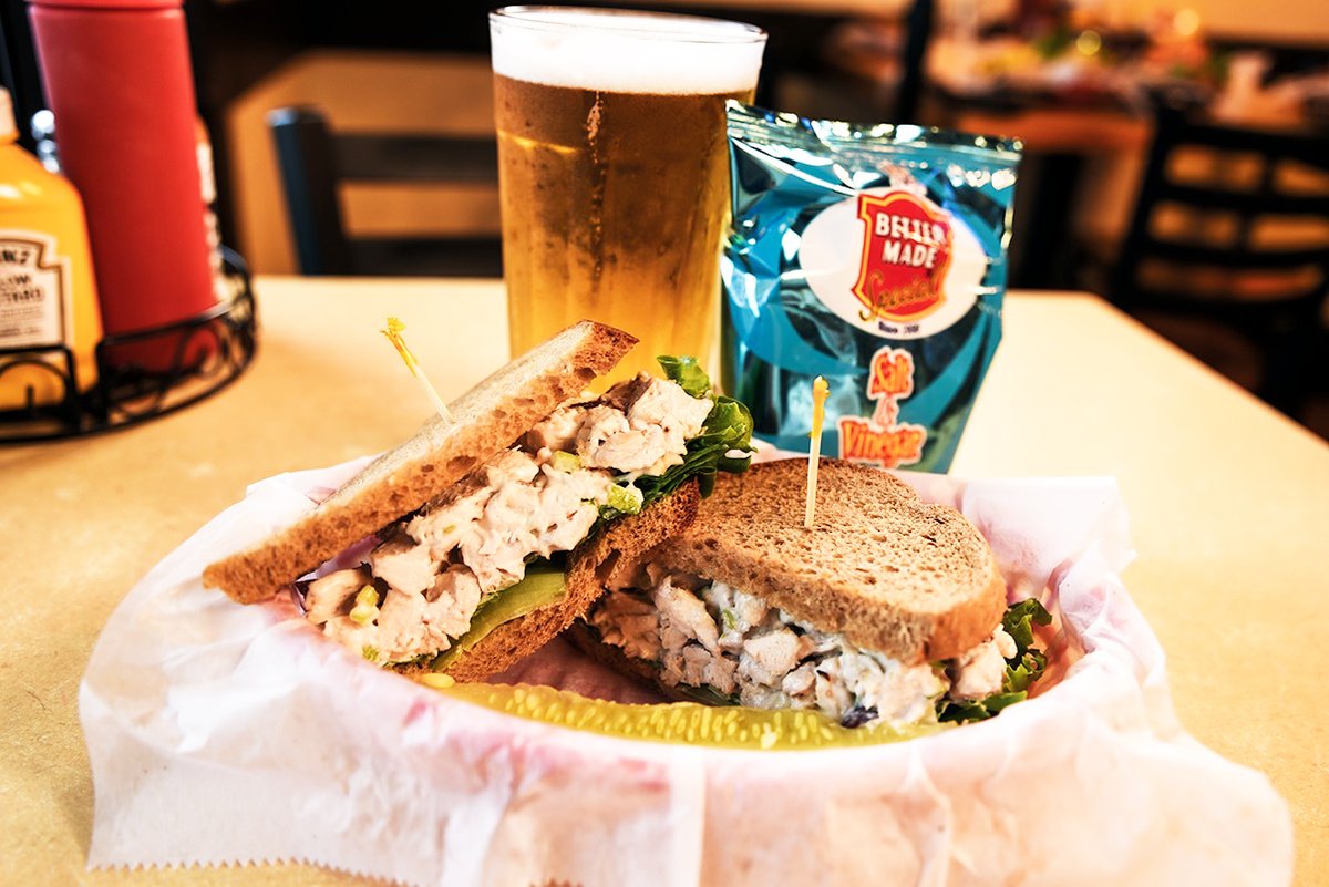 ThePeanutBarrel's tweet photo. Your lunch break is looking a whole lot better today. 🍻 https://t.co/zvEWRjpLEt