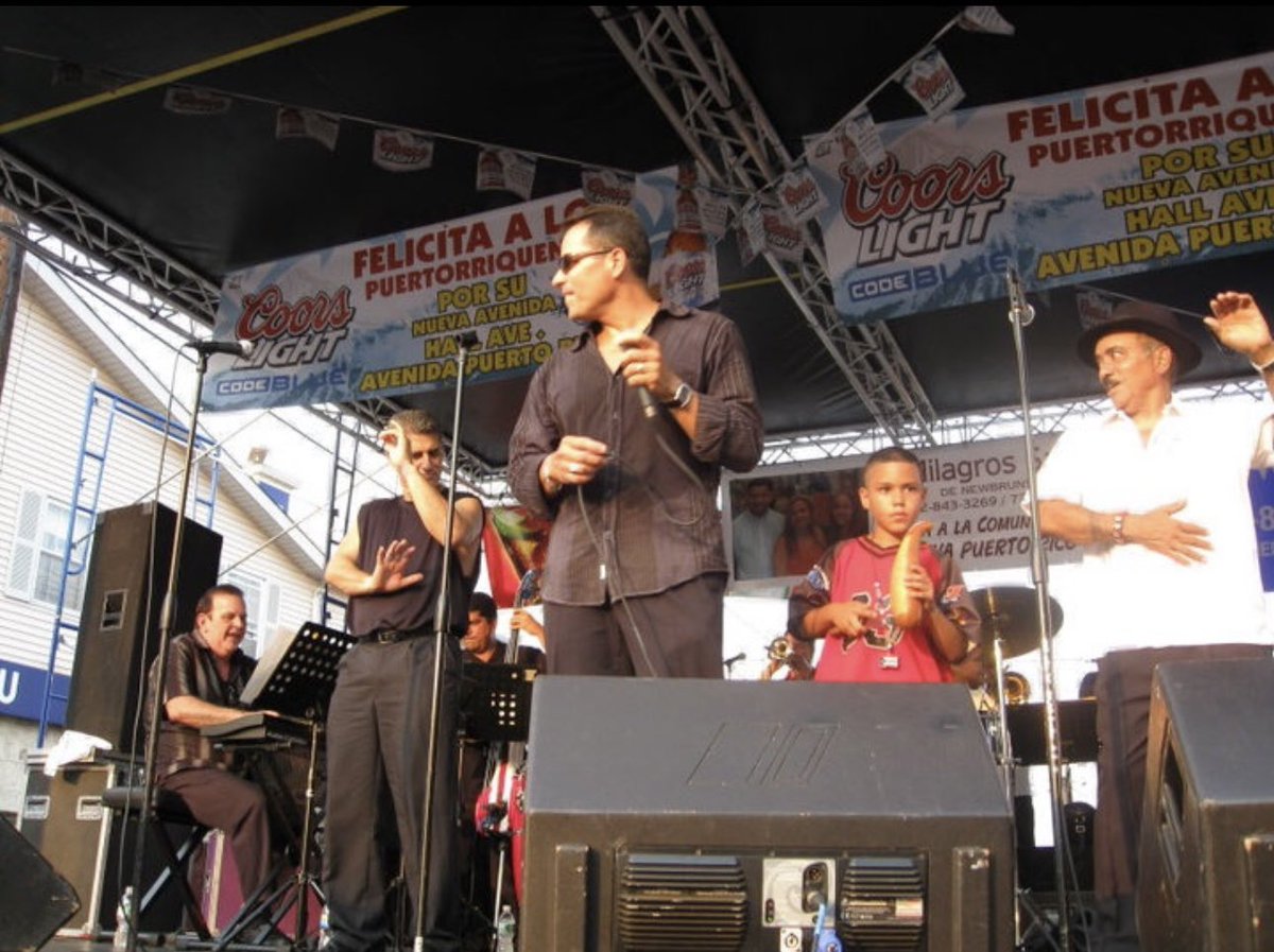 admpilot's tweet photo. @Mercader1  tuve el gran privilegio de cantar con Raphy Leavitt y La Selecta.  Sammy Marrero es el responsable de yo ser salsero, su voz, interpretación y esas letras de Raphy me cautivaron cuando apenas era un niño.  Que descanse en Paz Sammy y Raphy. https://t.co/b5E8HbsHvg