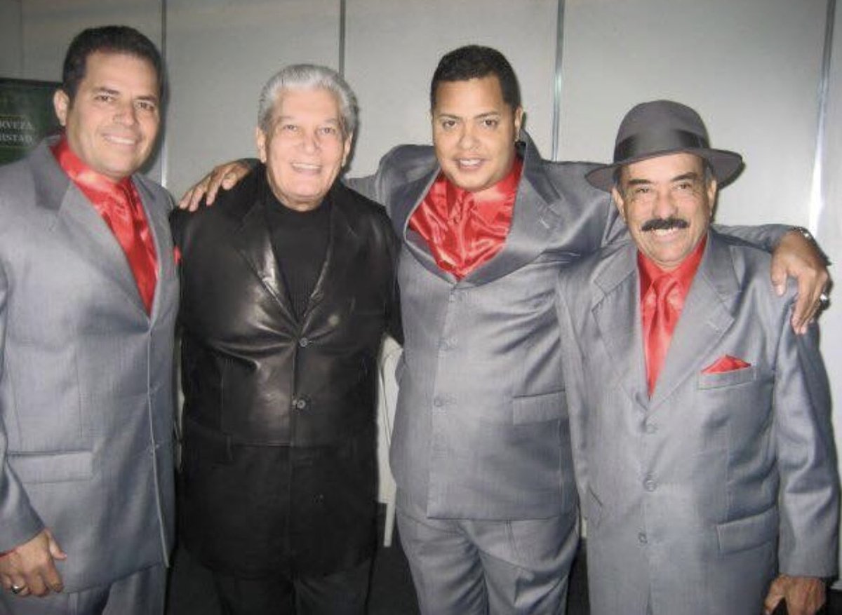 admpilot's tweet photo. @Mercader1  tuve el gran privilegio de cantar con Raphy Leavitt y La Selecta.  Sammy Marrero es el responsable de yo ser salsero, su voz, interpretación y esas letras de Raphy me cautivaron cuando apenas era un niño.  Que descanse en Paz Sammy y Raphy. https://t.co/b5E8HbsHvg