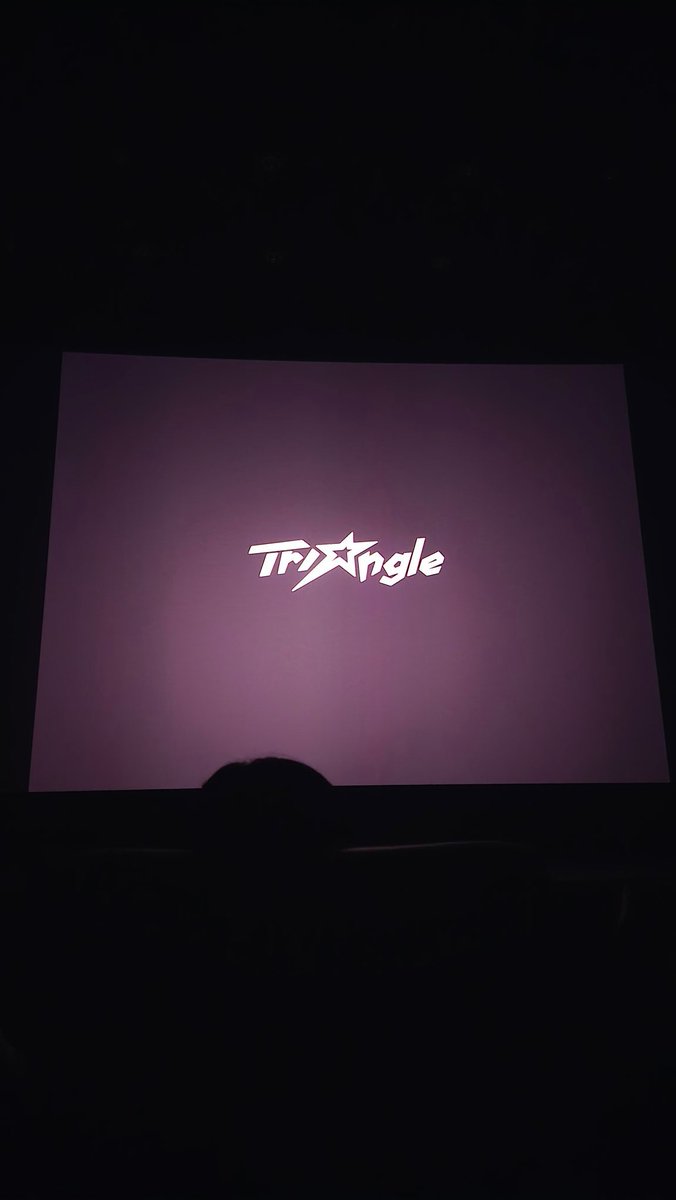 hongsilee21's tweet photo. 와일드씽 시사회 후기
그냥 진짜 아무생각 없이 보기 좋은
킬링타임 영화였고

진짜 강동원이???? 엄태구가???
솔직히 뭔가 다 어설픈데
그냥 너무 웃겨서 괜찮아보이고
신인그룹같고 너무 찰떡이었음

그리고 박지현과 오정세
신하균까지 너무 너무 역할과 찰떡이었고

그냥 다들 미친 것 같았음
다들 어디까지 성공하고 싶으신거지

진짜 처음엔 헛웃음 나오다가
뒤에는 그냥 웃음이 나옴

끝나고는 니가 좋아 밖에 
남지 않았다고 한다...

그리고 노래가 일단 좋음
#와일드씽먼저봤씽 #와일드씽