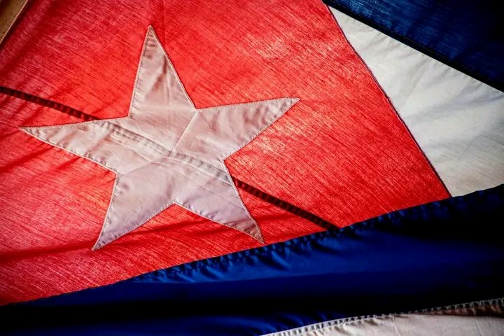 jernesto_03's tweet photo. La amenaza que pende en la oquedad verá roto su odio en nuestra ira. No habrá zarpa imperial, ni vil mentira, sin su fuego de indemne rebeldía.

#Dignidad que Fidel legó a esta isla, en honra del valor que nos inspira. ✊️🇨🇺

#PatriaOMuerte #HLVS #CubaVencerá https://t.co/bKUzqZzxJK