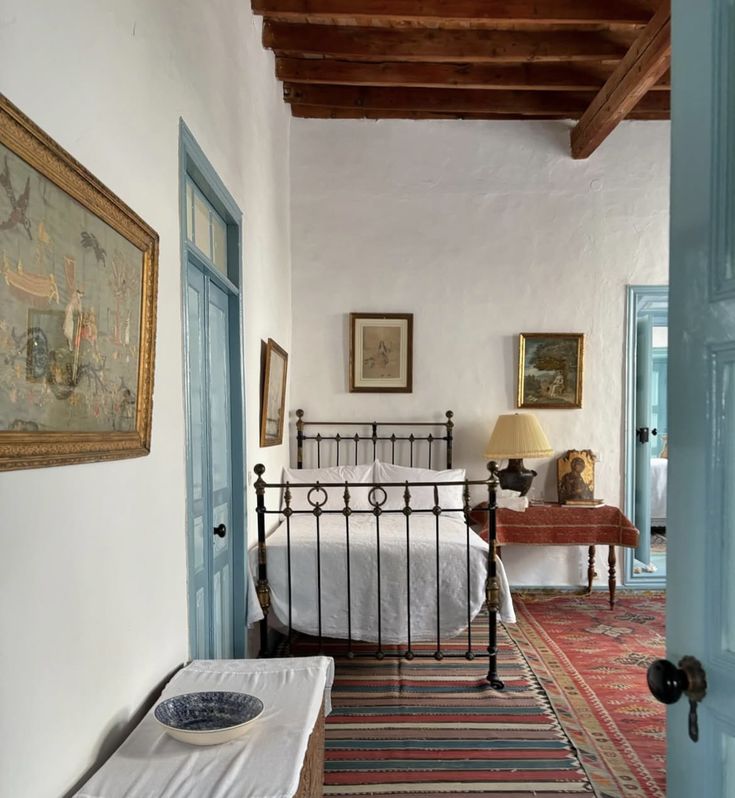 euronationalizt's tweet photo. If your summer Airbnb doesn’t look like this you’re doing it wrong https://t.co/KOKydseTtW