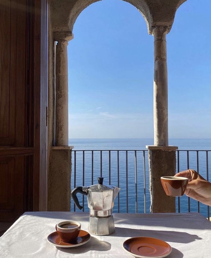euronationalizt's tweet photo. If your summer Airbnb doesn’t look like this you’re doing it wrong https://t.co/KOKydseTtW