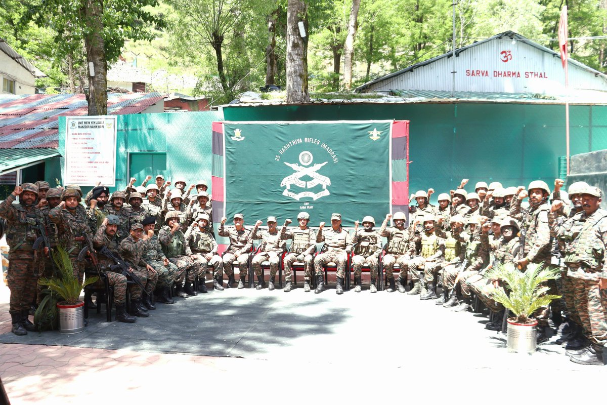prodefencejammu's tweet photo. #𝗪𝗵𝗶𝘁𝗲𝗞𝗻𝗶𝗴𝗵𝘁𝗖𝗼𝗿𝗽𝘀 | #𝗢𝗽𝗲𝗿𝗮𝘁𝗶𝗼𝗻𝗮𝗹𝗥𝗲𝗮𝗱𝗶𝗻𝗲𝘀𝘀

𝗙𝗿𝗼𝗻𝘁𝗹𝗶𝗻𝗲 𝗢𝗽𝗲𝗿𝗮𝘁𝗶𝗼𝗻𝘀

#𝗚𝗢𝗖 @Whiteknight_IA, accompanied by #𝗚𝗢𝗖 𝗔𝗰𝗲 𝗢𝗳 𝗦𝗽𝗮𝗱𝗲𝘀 𝗗𝗶𝘃𝗶𝘀𝗶𝗼𝗻, visited general areas of #𝗣𝗼𝗼𝗻𝗰𝗵 to review the prevailing security situation and 𝗼𝗽𝗲𝗿𝗮𝘁𝗶𝗼𝗻𝗮𝗹 𝗽𝗿𝗲𝗽𝗮𝗿𝗲𝗱𝗻𝗲𝘀𝘀 along the #𝗟𝗼𝗖. The #𝗖𝗼𝗿𝗽𝘀𝗖𝗼𝗺𝗺𝗮𝗻𝗱𝗲𝗿 was briefed on the 𝗰𝗼𝘂𝗻𝘁𝗲𝗿-𝗶𝗻𝗳𝗶𝗹𝘁𝗿𝗮𝘁𝗶𝗼𝗻 𝗴𝗿𝗶𝗱, surveillance architecture and integrated measures instituted to maintain 𝗳𝗶𝗿𝗺 𝗼𝗽𝗲𝗿𝗮𝘁𝗶𝗼𝗻𝗮𝗹 𝗱𝗼𝗺𝗶𝗻𝗮𝗻𝗰𝗲 in the area of responsibility. The visit highlighted robust synergy with all stakeholders, unwavering vigilance, technology infusion and adaptive preparedness to effectively counter emerging threats. 

Troops continue to exhibit 𝗛𝗶𝗴𝗵 𝗠𝗼𝗿𝗮𝗹𝗲, 𝗖𝗼𝗺𝗯𝗮𝘁 𝗥𝗲𝗮𝗱𝗶𝗻𝗲𝘀𝘀 and 𝗦𝘁𝗲𝗮𝗱𝗳𝗮𝘀𝘁 𝗗𝗼𝗺𝗶𝗻𝗮𝘁𝗶𝗼𝗻 despite challenging terrain and adverse conditions.

𝗢𝗽𝗲𝗿𝗮𝘁𝗶𝗼𝗻𝗮𝗹 𝗘𝘅𝗰𝗲𝗹𝗹𝗲𝗻𝗰𝗲 𝗧𝗵𝗿𝗼𝘂𝗴𝗵 𝗩𝗶𝗴𝗶𝗹𝗮𝗻𝗰𝗲 & 𝗜𝗻𝘁𝗲𝗴𝗿𝗮𝘁𝗲𝗱 𝗥𝗲𝘀𝗽𝗼𝗻𝘀𝗲.

𝗪𝗲 𝗦𝗲𝗿𝘃𝗲, 𝗪𝗲 𝗣𝗿𝗼𝘁𝗲𝗰𝘁!

@adgpi | @NorthernComd_IA | @SpokespersonMoD
@ANI