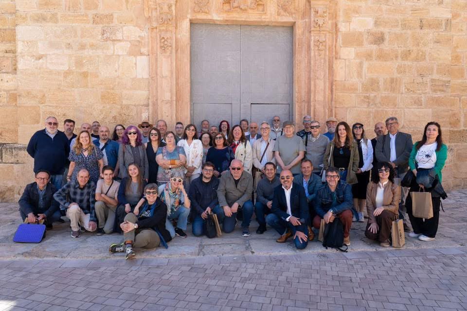 AmicsCostera's tweet photo. ✍️👥Prop de 50 escriptors/es de la Costera han participat a Montesa en la II Trobada d’Escriptors i Escriptores de la Costera, organitzada per @AmicsCostera

📚Moltes ganes de seguir consolidant i impulsant la cultura literària de la comarca, la qual té escriptors/es de 1r nivell https://t.co/RTUNwJ3Rea