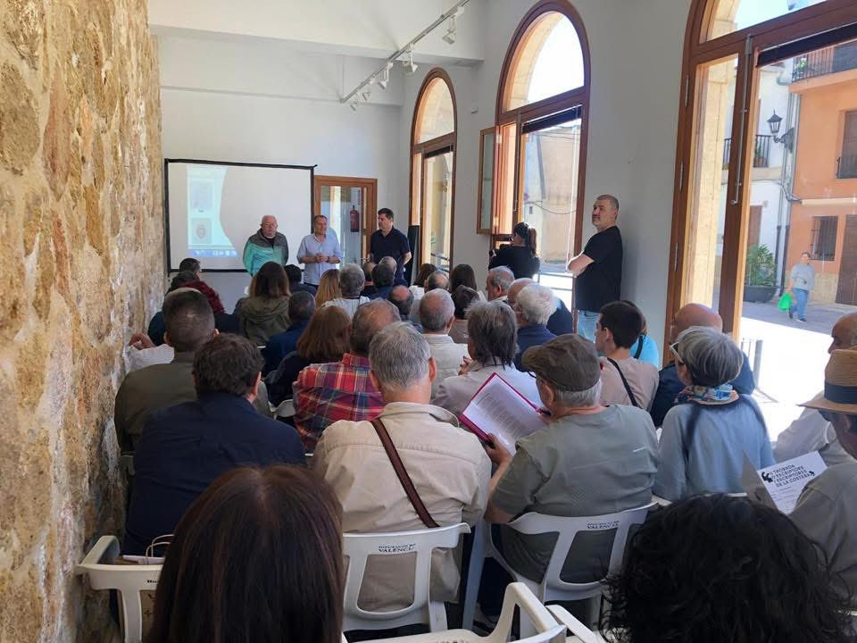 AmicsCostera's tweet photo. ✍️👥Prop de 50 escriptors/es de la Costera han participat a Montesa en la II Trobada d’Escriptors i Escriptores de la Costera, organitzada per @AmicsCostera

📚Moltes ganes de seguir consolidant i impulsant la cultura literària de la comarca, la qual té escriptors/es de 1r nivell https://t.co/RTUNwJ3Rea