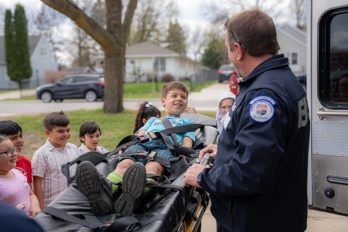 ISD347's tweet photo. Kennedy Elementary hosted Career Day with local businesses sharing their careers and inspiring students to dream big! 

Thank you to our community partners for investing in our students’ futures! 👏

#WillmarPublicSchools #KennedyElementary #CareerDay #FutureReady https://t.co/Pj2JAEJN1n