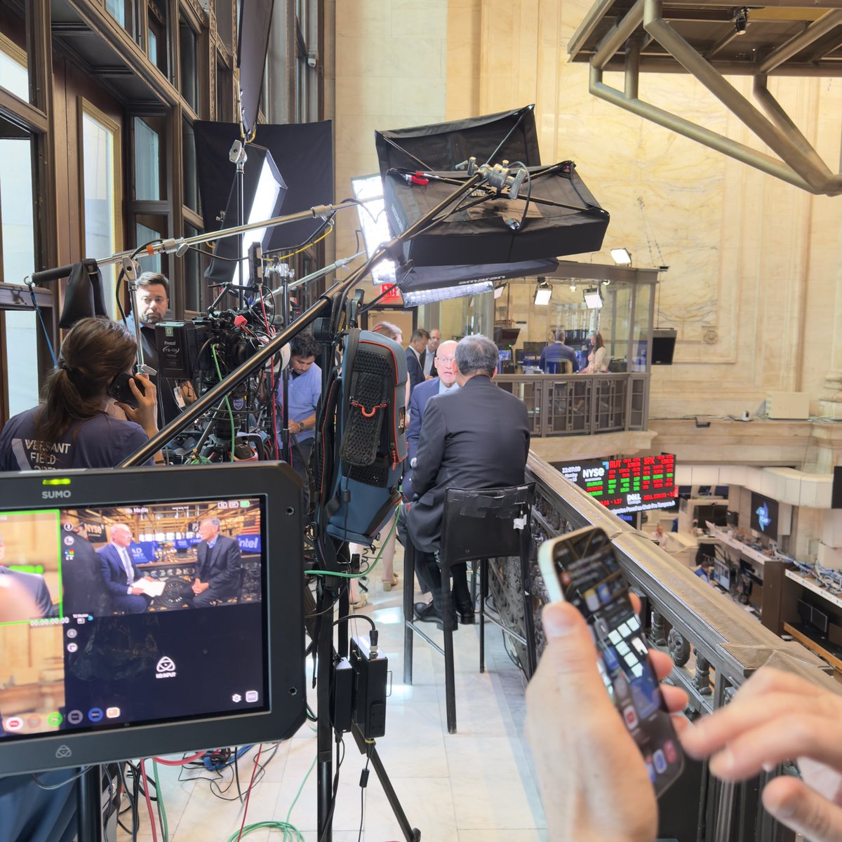 asheaw's tweet photo. Behind the scenes @NYSE @LipBuTan1 + @jimcramer cc: @magicsilicon 💙@intel https://t.co/UIG446ejtq