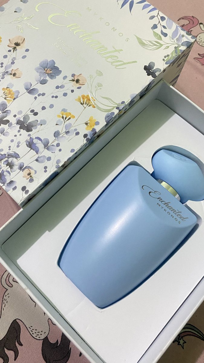 yourprettybee's tweet photo. Beli karna promo, aslinya masih kesel karna sebelumnya yg botol kecil ilang di resto lupa naro 🫠 https://t.co/2HJIfJf7b6