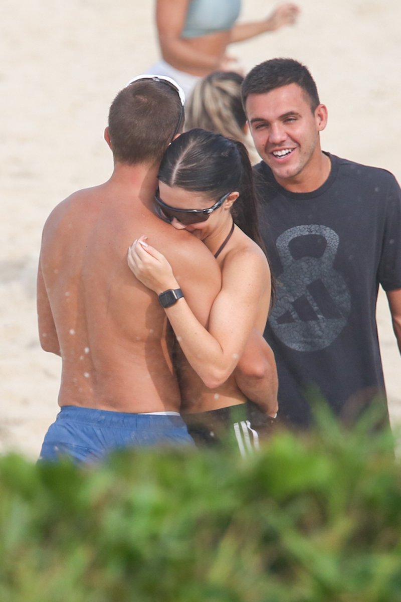 quem's tweet photo. nem o céu nublado atrapalhou o romance 🫶🌥️ Jade Picon e André Lamoglia foram clicados juntinhos na praia com direito a mãos dadas, abraço na areia e clima de casal de novela no Rio! 😭
📸Dilson Silva / Agnews https://t.co/S0xtGXMUpS