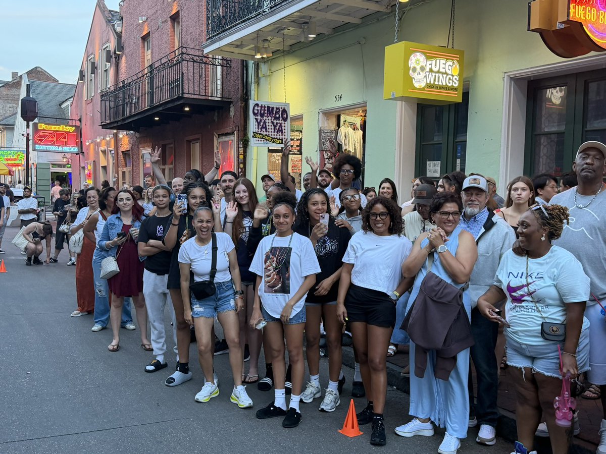 klhoops's tweet photo. Another successful @NikeGirlsEYBL session in New Orleans - 5 Teams- Overall record 20-5, Great Job Coaches and players @philly_rise #weneverstop https://t.co/sE5A7Yh9ty