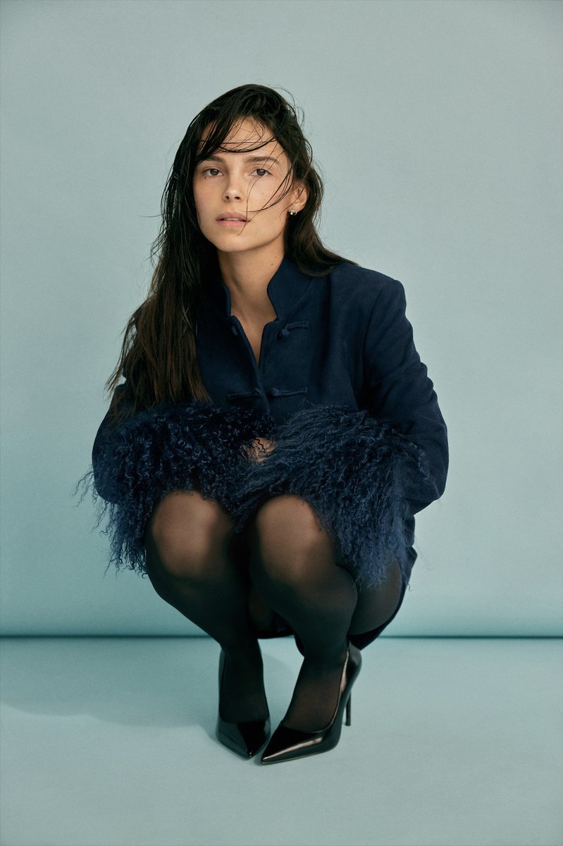 Celebrity Legs and Feet in Tights tweet media