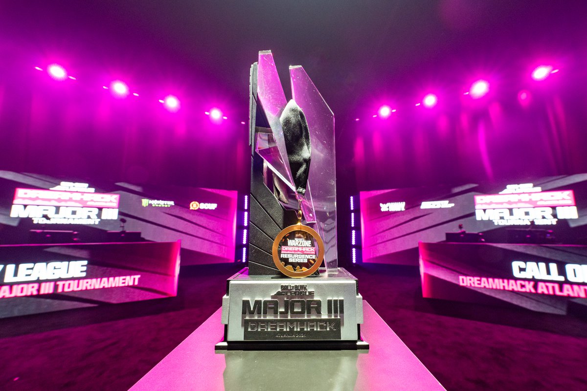 EverywhereSean's tweet photo. Signing off from an incredible weekend at @DreamHack  Atlanta. We rose up to the challenge of 3 stages, Challengers, Warzone, and Major III. Special thank you for @avkinder_ bringing me on broad!

Grateful to work alongside the amazing team at Call of Duty League. https://t.co/nP2434ZP6e