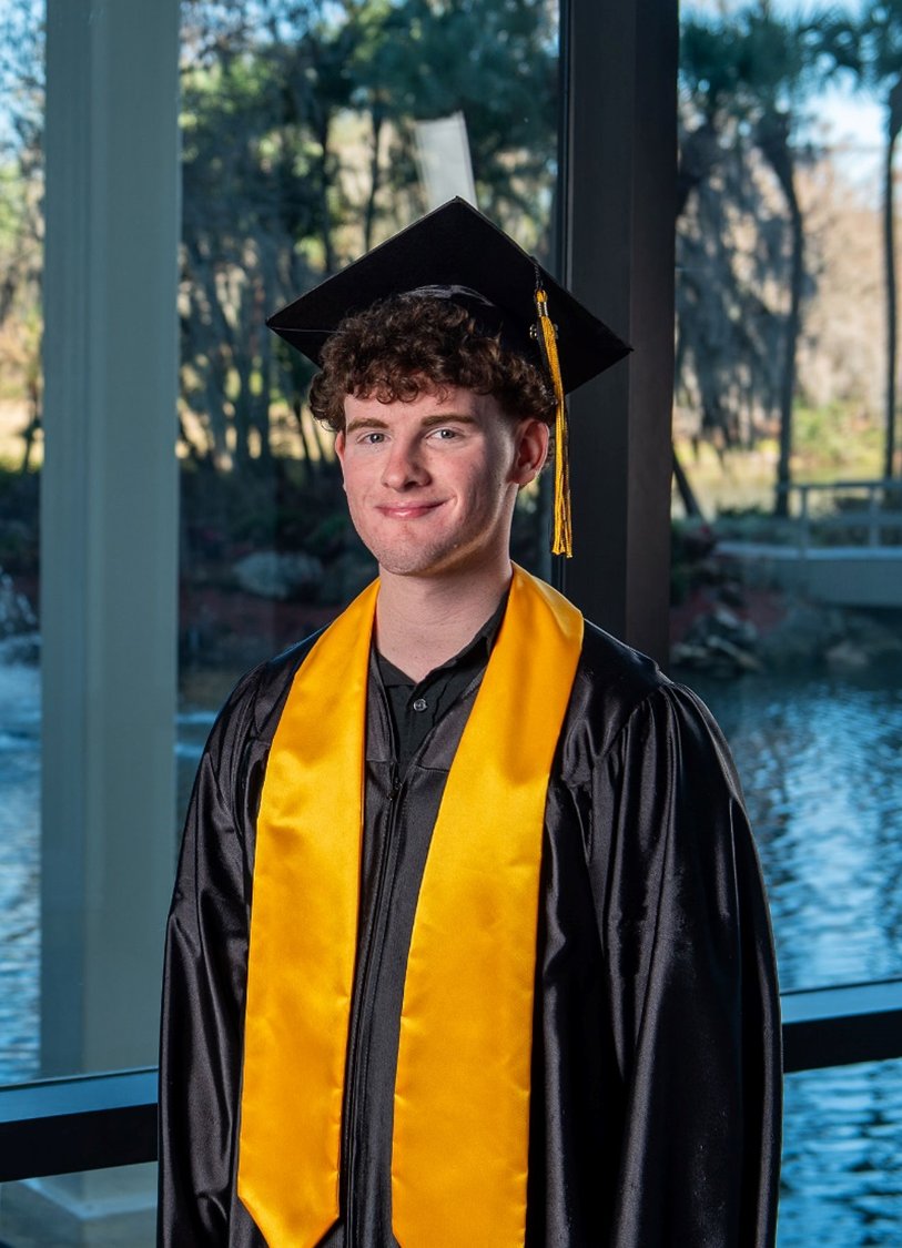AltEd_OCPS's tweet photo. Congratulations Justin! This #UniversalEducationCenter graduate plans continue working at Universal Orlando while attending college to pursue a career focused on service, teamwork, and helping others in his community!  #AltEdGrads #OCPSAltEdRocks https://t.co/gtLwcVuqPO