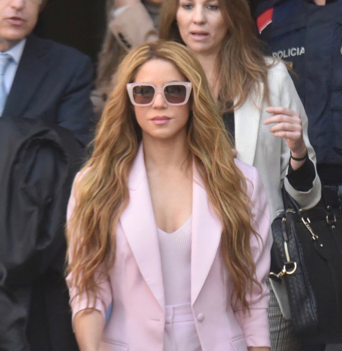 AdrianRuhiz's tweet photo. LAS MUJERES YA NO LLORAN 
LAS MUJERES FACTURAN 💵

El tribunal de España confirma que no hubo fraude fiscal por parte de Shakira en el 2011, por lo cual hacienda le deberá regresar más de 60 millones de euros, la loba hoy les traguen y mastiquen. 
Una latina le gano a España 💪🫶 https://t.co/UHSmQFrpNZ