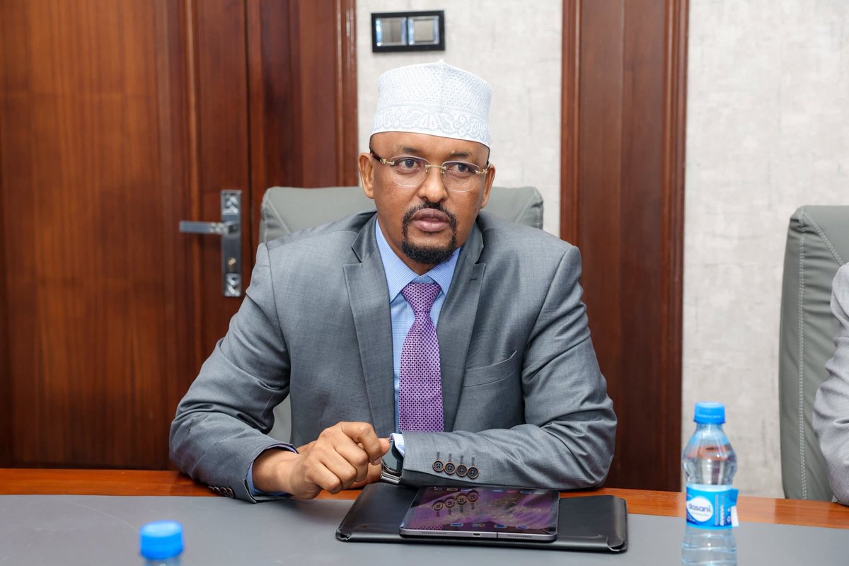 DrahmednurAbdi's tweet photo. Today, I participated in a meeting presided over by the Prime Minister of the Federal Government of Somalia, Hamza Abdi Barre, which was also attended by the Italian Ambassador to Somalia, Pier Daccò Coppi, along with other officials.

During the meeting, we briefed the Prime Minister on the progress of three projects aimed at constructing modern hospitals in the districts of Afmadow, Xarardheere, and Cadale, funded by the Government of Italy.

These projects represent a major step toward strengthening Somalia’s healthcare infrastructure and expanding access to quality medical services for communities across the country.