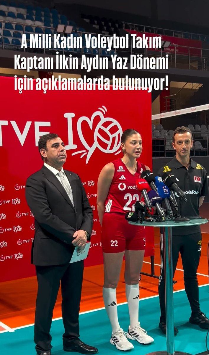 esra tweet media