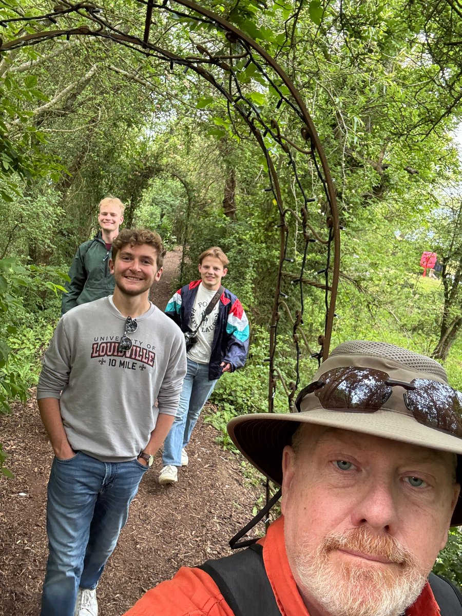 ULmCenter's tweet photo. The Class of 2027 is across the pond! 🇬🇧 After an incredible time in Italy, they’re now exploring the historic streets of London and Oxford. Next stop: Edinburgh, Scotland, to wrap up the final leg of their journey. https://t.co/8gFIJvY55W