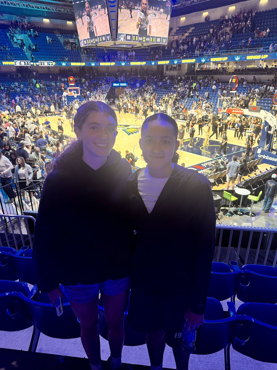 GiannaDiessner's tweet photo. Best teammates! @HH29Wright outscored our opponents 264-94 at the Heart of Texas Showcase this weekend 🔥 

Lynx beat the Wings in Dallas. 
Michael was awesome. 

@HoopHabitsMN @LaurenDooley29 @tayjhavanleer @LariahWrightMN @NayaKouvalis @LamairahWright https://t.co/AyK4ygRi7p