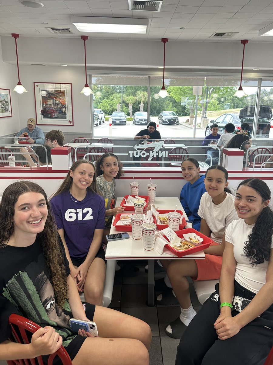 GiannaDiessner's tweet photo. Best teammates! @HH29Wright outscored our opponents 264-94 at the Heart of Texas Showcase this weekend 🔥 

Lynx beat the Wings in Dallas. 
Michael was awesome. 

@HoopHabitsMN @LaurenDooley29 @tayjhavanleer @LariahWrightMN @NayaKouvalis @LamairahWright https://t.co/AyK4ygRi7p