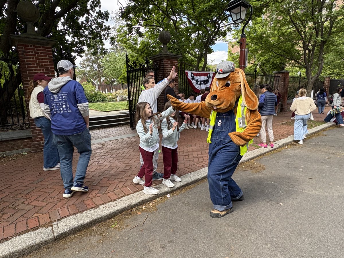 SEPTASafety's tweet photo. Last Friday, our System Safety Division was honored to collaborate with St. Mary's School for their annual walk-a-thon! Our team helped cross students and parents safely as they walked the historic sidewalks of Philadelphia and celebrated America's 250th birthday! #SEPTASafety https://t.co/CqAPLVlqyD