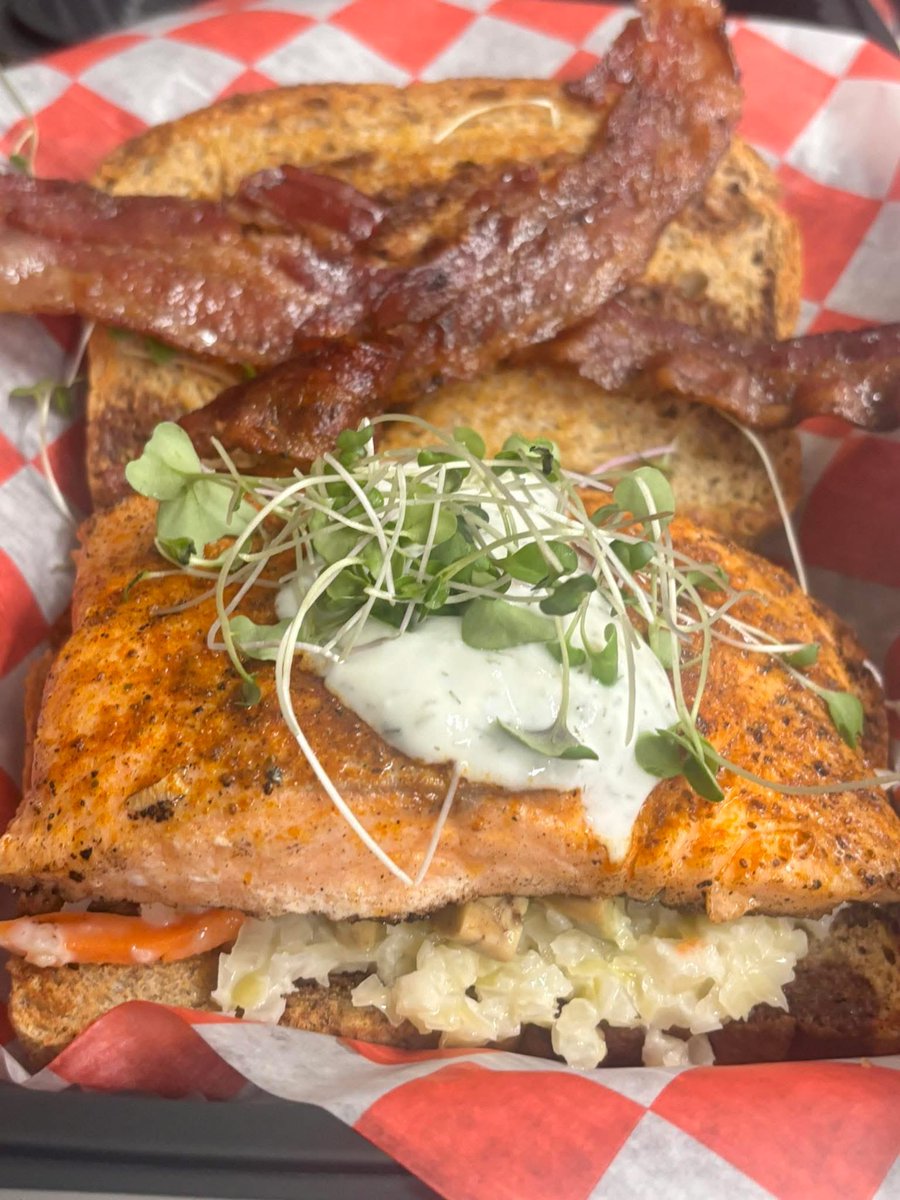 RustyDogz's tweet photo. Salmon BLT https://t.co/yvgA8Hqdwq